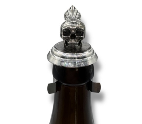 Preview: Bierflaschenverschluß Totenkopf , Zinndeckel Skull - Bierflaschendeckel