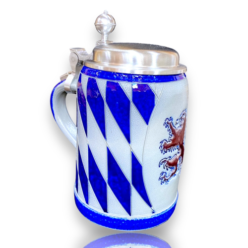 Preview: Der bayerische Löwen Bierkrug mit Zinndeckel und Raute - Salzglasur-Krug 0,5