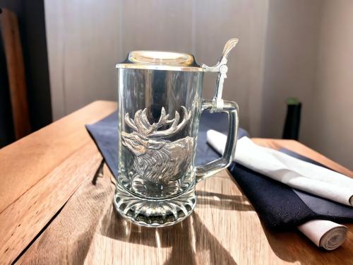 Preview: Glaskrug, Bierseidel, Bierkrug mit Zinndeckel und Hirschkopf - Bierkrug Hirschkopf