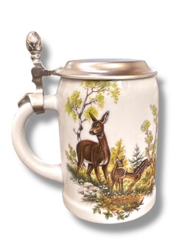 Bierkrug Reh und Rehbock mit Zinndeckel, Porzellankrug Waldtiere - Gravurfähig