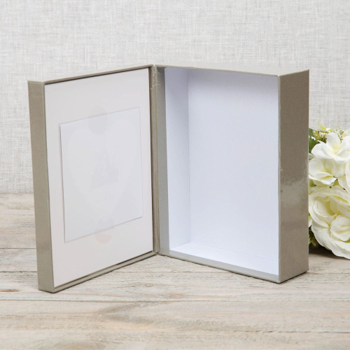 Preview: Aufbewahrungsbox für Erinnerungsstücke zur Kommunion mit Fotorahmen - Gravurfähig