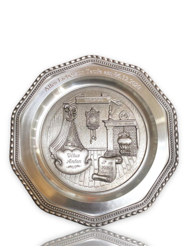 Preview: Der schöne Zinnteller zur Taufe incl. Gravur! Geburtenteller