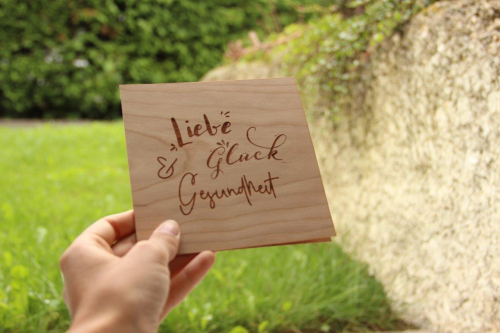 Holzgrußkarte aus Kirschholz "Liebe Glück Gesundheit", Holzgrußkarte faltbar