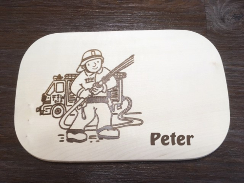 Preview: Brotzeitbrett, Vesperbrett, Motivbrett Feuerwehrmann - Holzteller Ahorn mit Motiv und Namensgravur