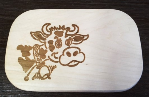 Preview: Brotzeitbrett, Vesperbrett Ahorn - Motivbrett Kuhkopf - Holzteller Ahorn mit Motiv und Namensgravur