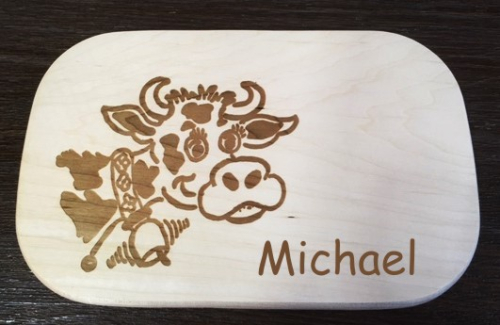 Preview: Brotzeitbrett, Vesperbrett Ahorn - Motivbrett Kuhkopf - Holzteller Ahorn mit Motiv und Namensgravur