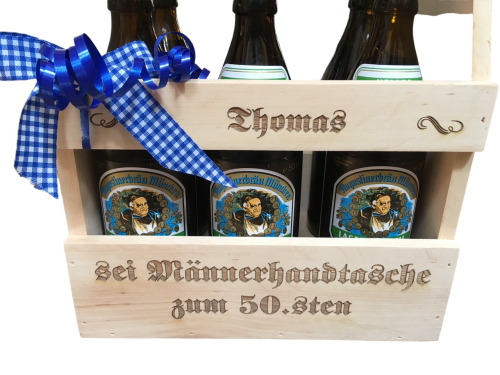 Preview: Der massive Flaschenträger - Bierträger wahlweise mit und ohne Metallöffner Erle - Gravurfähig