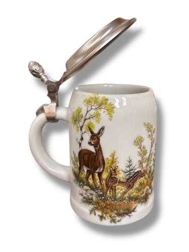 Bierkrug Reh und Rehbock mit Zinndeckel, Porzellankrug Waldtiere - Gravurfähig