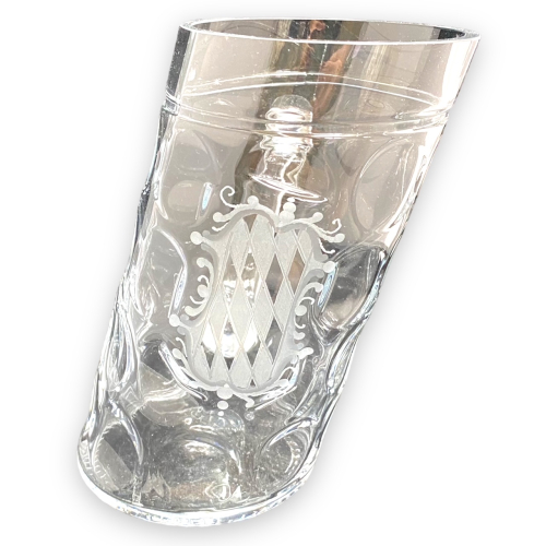 Beschwipste Maß mit Bayernraute - Schiefer bayerischer Maßkrug aus Kristallglas