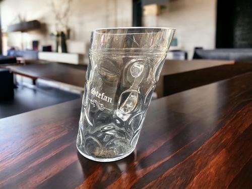 Bayerischer Masskrug beschwipst - Maß aus Kristallglas - Neutral mit Gravurfeld