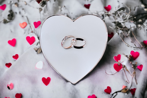 Schmuckdose Herz mit Ringen-Ringdose zur Hochzeit,