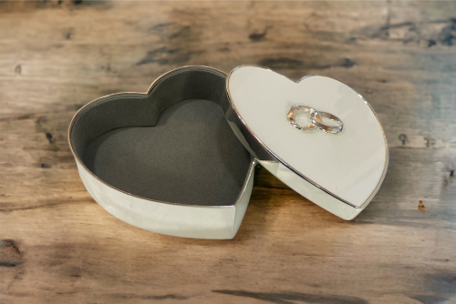 Schmuckdose Herz mit Ringen-Ringdose zur Hochzeit,