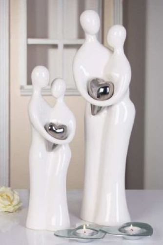Die wunderschöne Designer Figur Liebespaar mit silbernem Herz - Keramikfigur Pärchen
