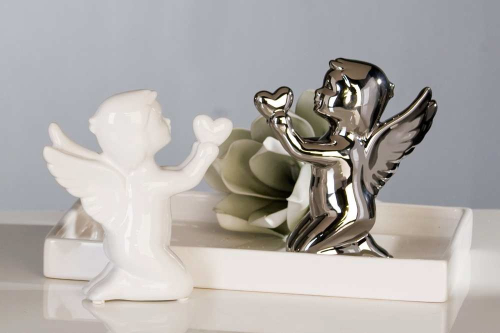 Preview: Der schöne Porzellan Amor mit Herz  in Silber hochglänzend - Ein geniales Geschenk zum Valentinstag