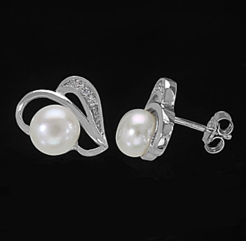 Die edlen Ohrstecker in Herzform mit Perle und Zirkonia  - Echt Silber 925