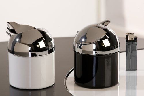 Preview: Der moderne Sturmaschenbecher "Trendy"  aus Metall silber /weiß