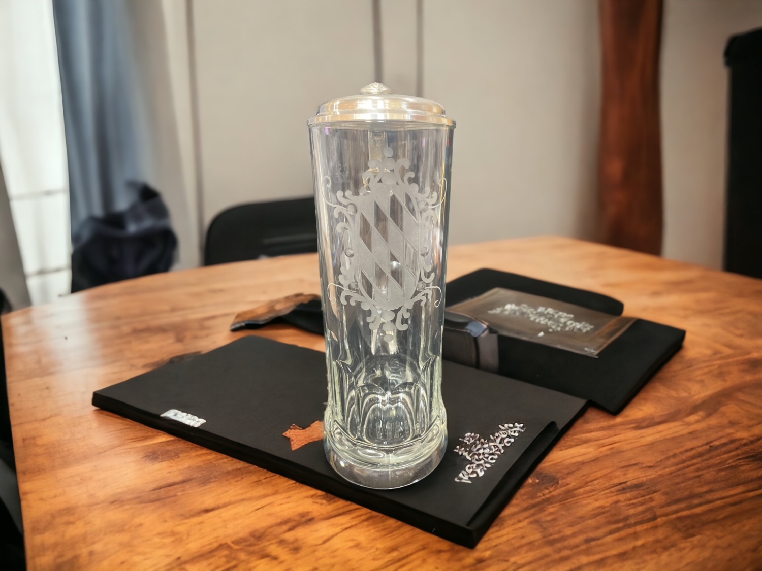 Bierkrug, Bierseidel mit handgravierter Bayernraute und Zinndeckel poliert-Gravurfähig