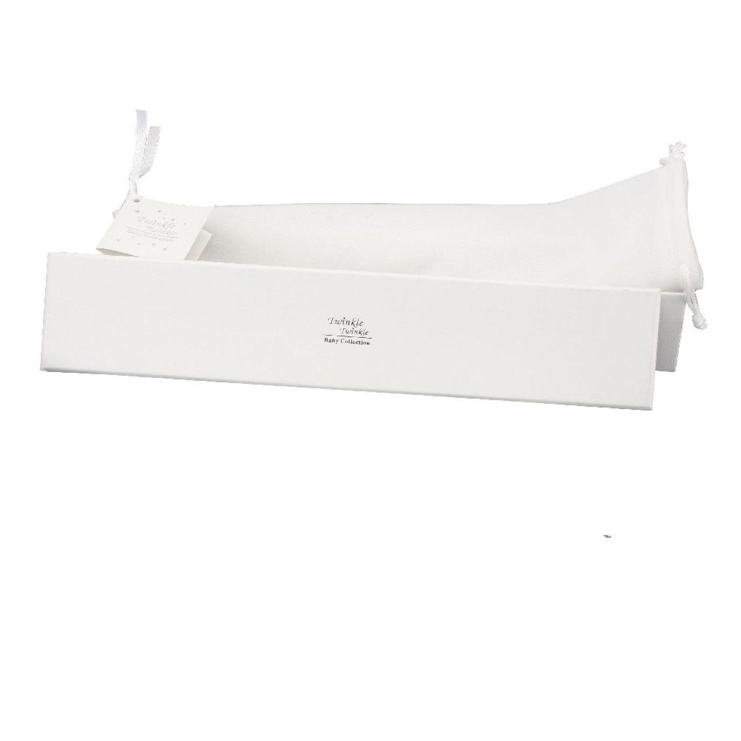 Die silberne Twinkle Rolle für die Geburtsurkunde - Taufgeschenk Geburtsurkundenrolle mit Bärchen Versilbert