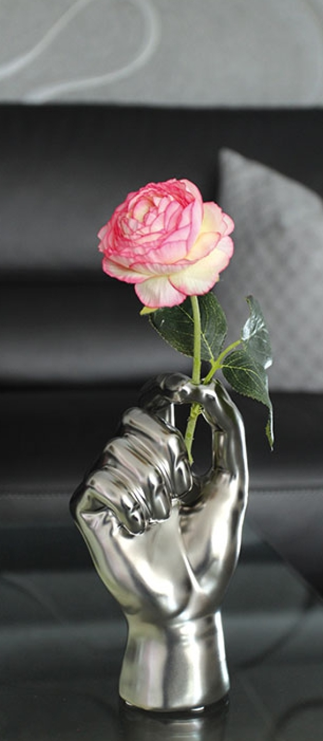 Keramik Vase Hand in Silber, die besondere Dekorationsvase