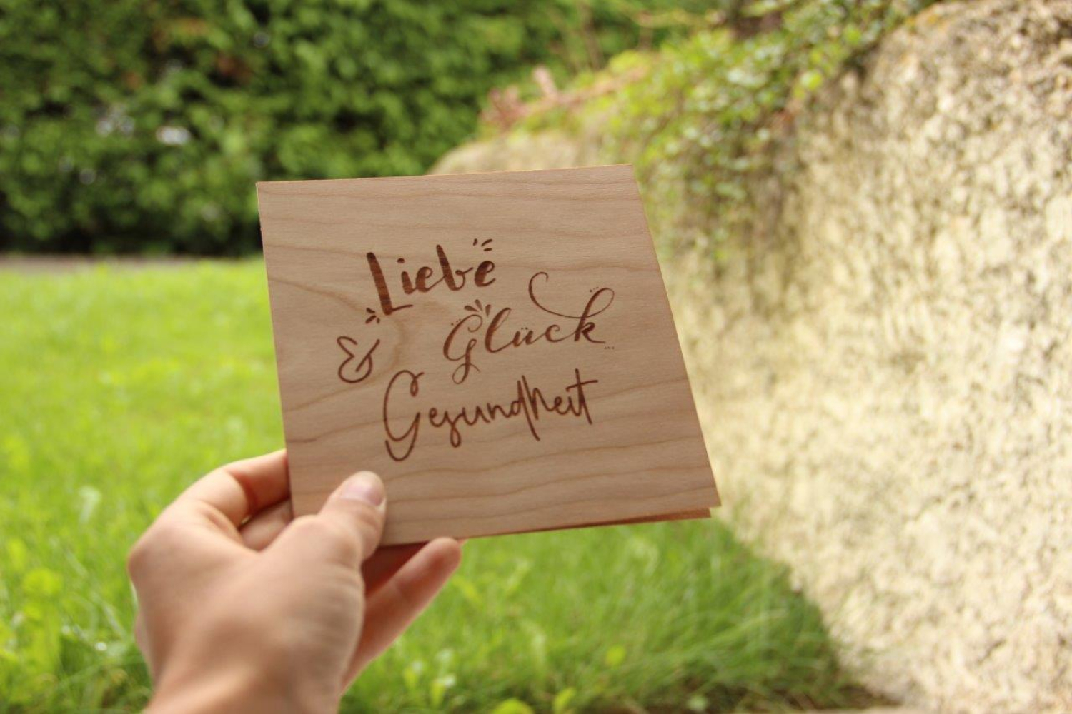 Holzgrußkarte aus Kirschholz "Liebe Glück Gesundheit", Holzgrußkarte faltbar