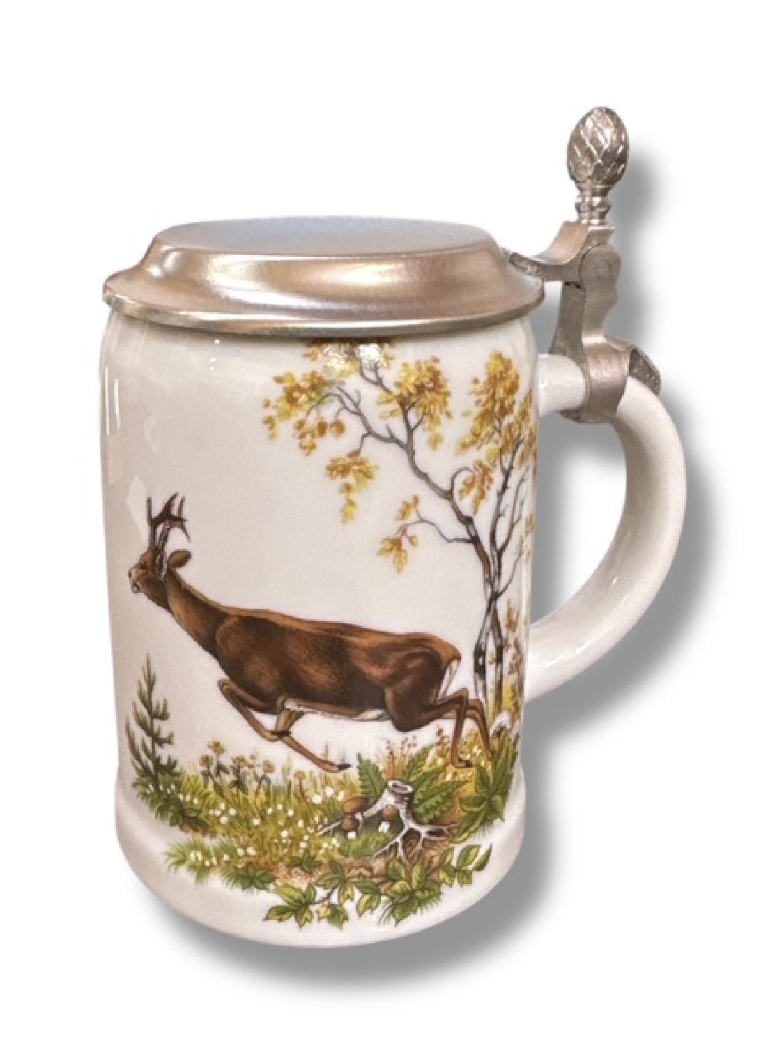 Bierkrug Reh und Rehbock mit Zinndeckel, Porzellankrug Waldtiere - Gravurfähig