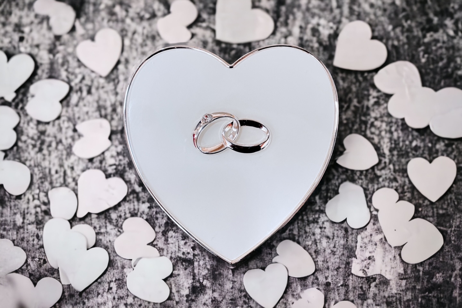 Schmuckdose Herz mit Ringen-Ringdose zur Hochzeit,