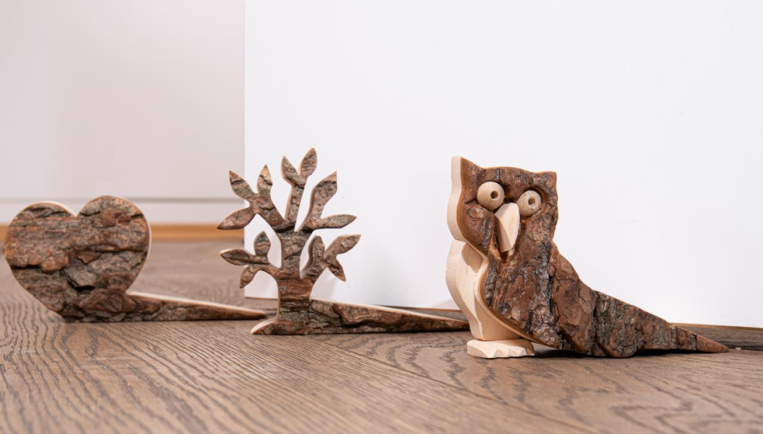 Türstopper aus Holz mit Rinde - verschiedene Motive erhältlich