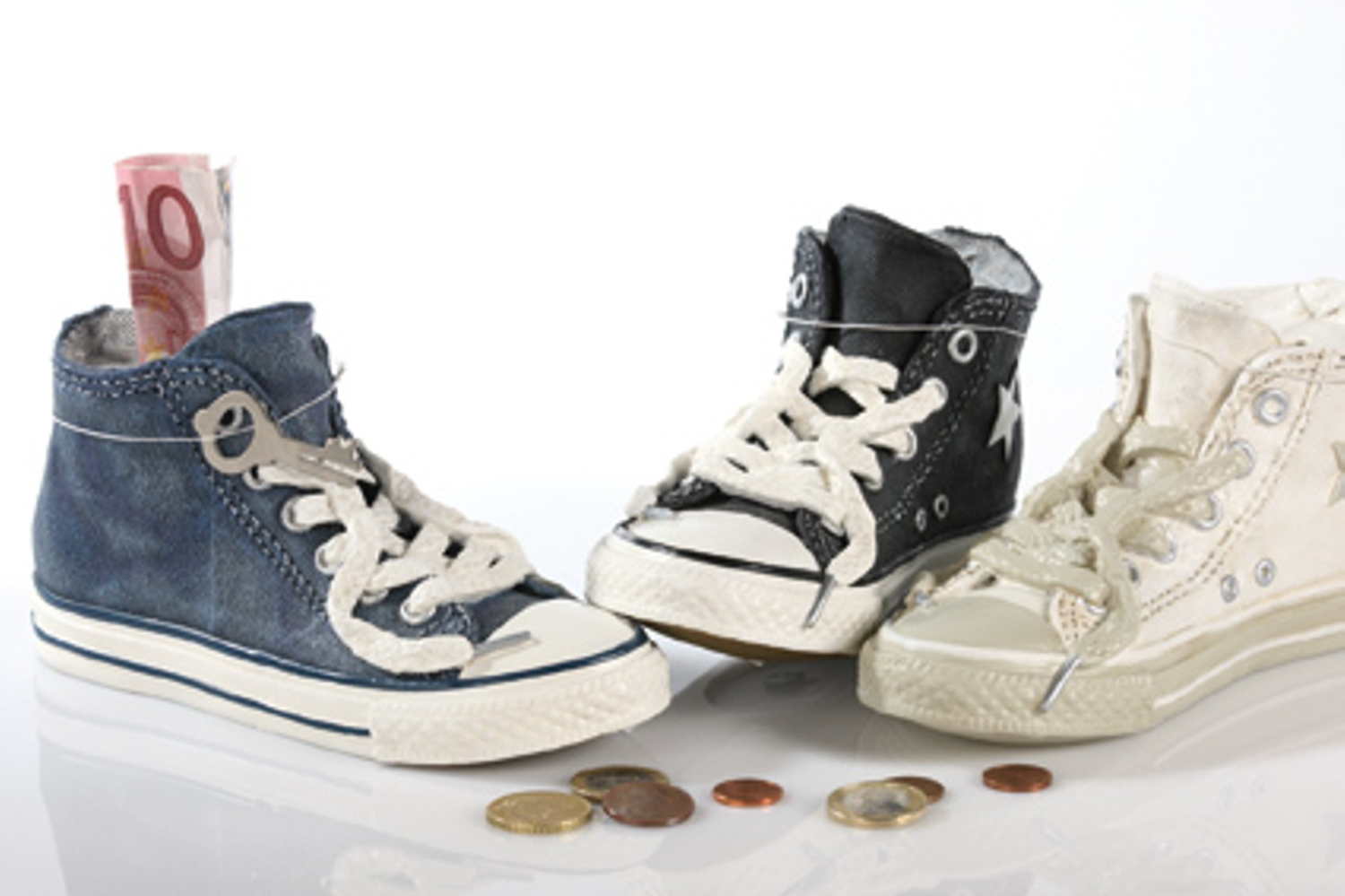 Die geniale Spardose Turnschuh - Chucks -  Schwarz