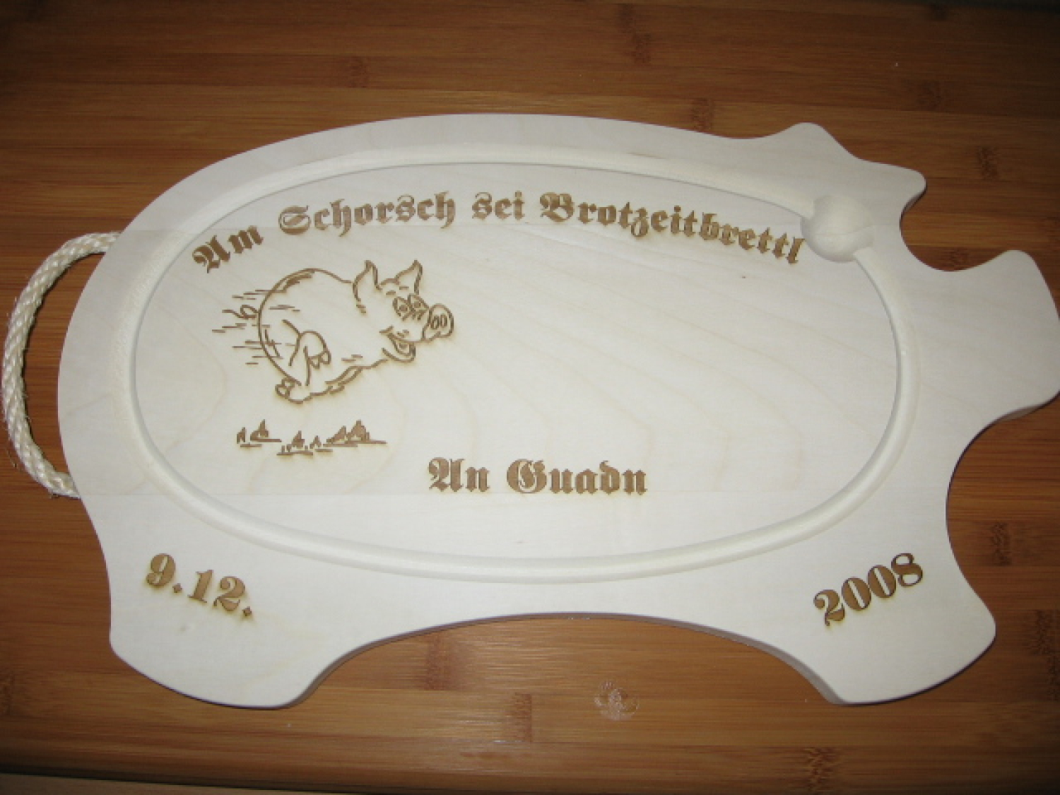 Das geniale Brotzeitbrett Sau, Schweinebrett mit Gravur!