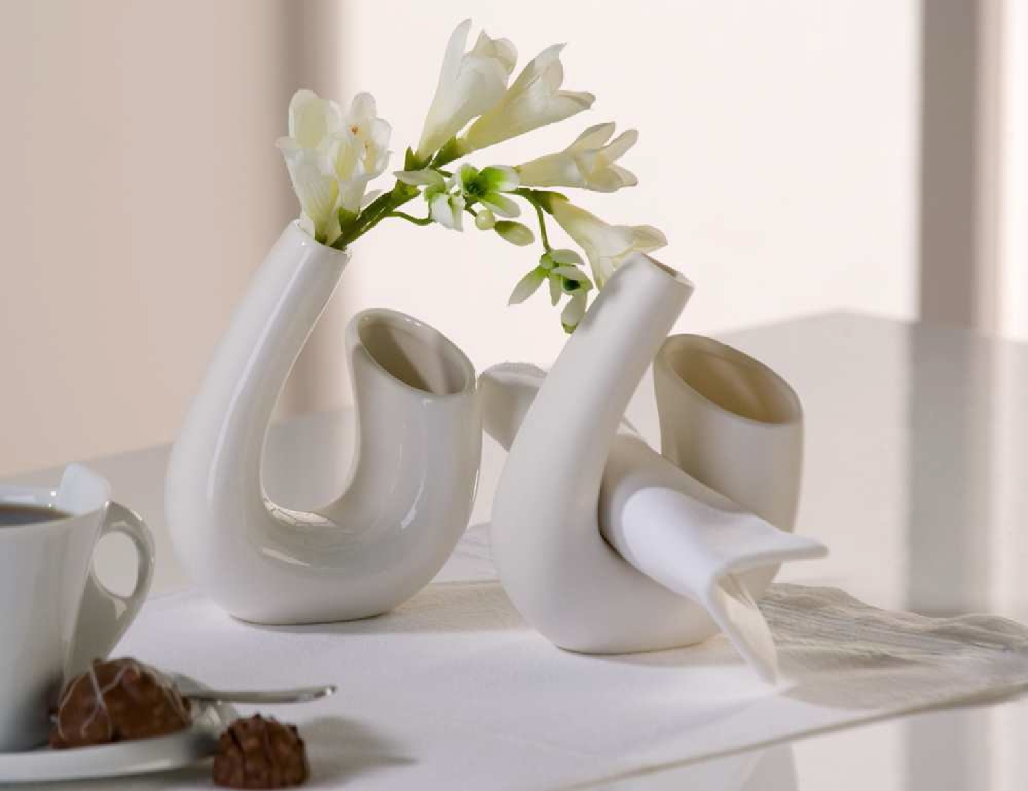 Die wunderschöne Vase "Curve" , Keramik weiß lasiert